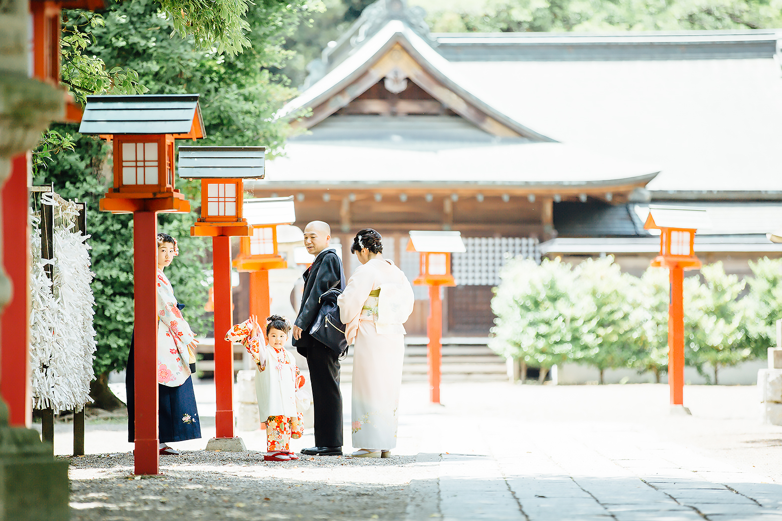 七五三,3歳,着物,姉妹,神社,ロケ,外出,お参り,家族写真